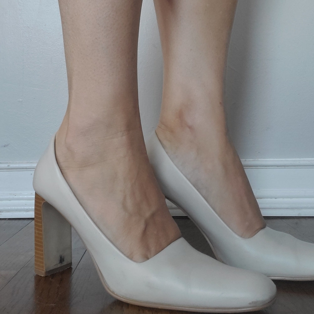 DKNY Womens Tan Leather Stacked Heel